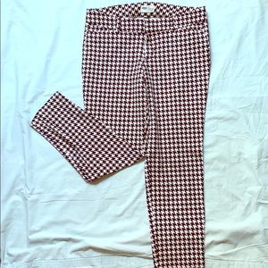 Houndstooth pattern, stretchy, pixie pants.